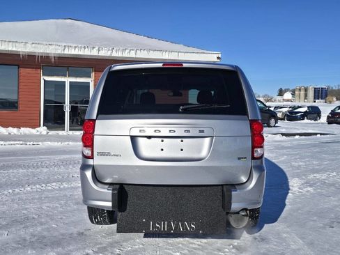 Used 2019 Dodge Grand Caravan SE image 5