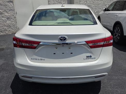 Used 2014 Toyota Avalon Limited w/ Technology Package FWD image 10