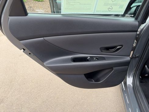 Certified 2025 Hyundai Elantra SEL FWD image 18