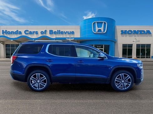 Used 2023 GMC Acadia SLT w/ Technology Package AWD/4WD image 10