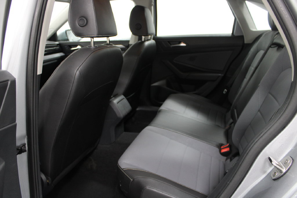 Used 2025 Volkswagen Jetta SE FWD image 17