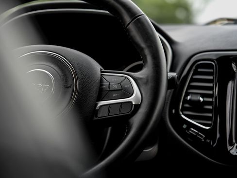 Used 2019 Jeep Compass Limited AWD/4WD image 19