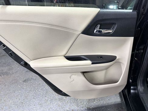Used 2015 Honda Accord Touring image 26