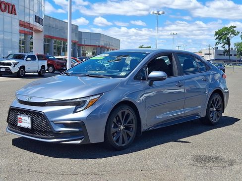 Used 2023 Toyota Corolla SE FWD image 3