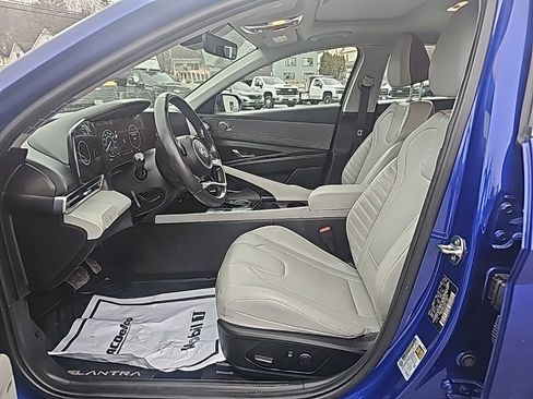 Used 2024 Hyundai Elantra Limited image 11