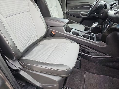 Used 2019 Ford Escape SE image 10