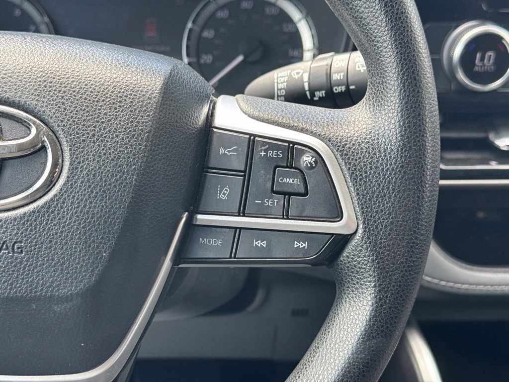Used 2023 Toyota Highlander L FWD image 30