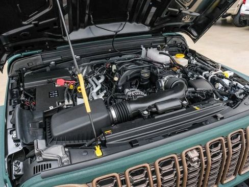 Used 2025 Jeep Wrangler Unlimited Rubicon w/ Technology Group image 37