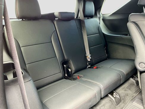 Used 2025 Chevrolet Traverse Z71 w/ LPO, Floor Liner Package AWD/4WD image 29