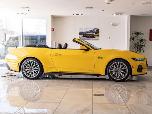 Used 2024 Ford Mustang GT Premium image 9