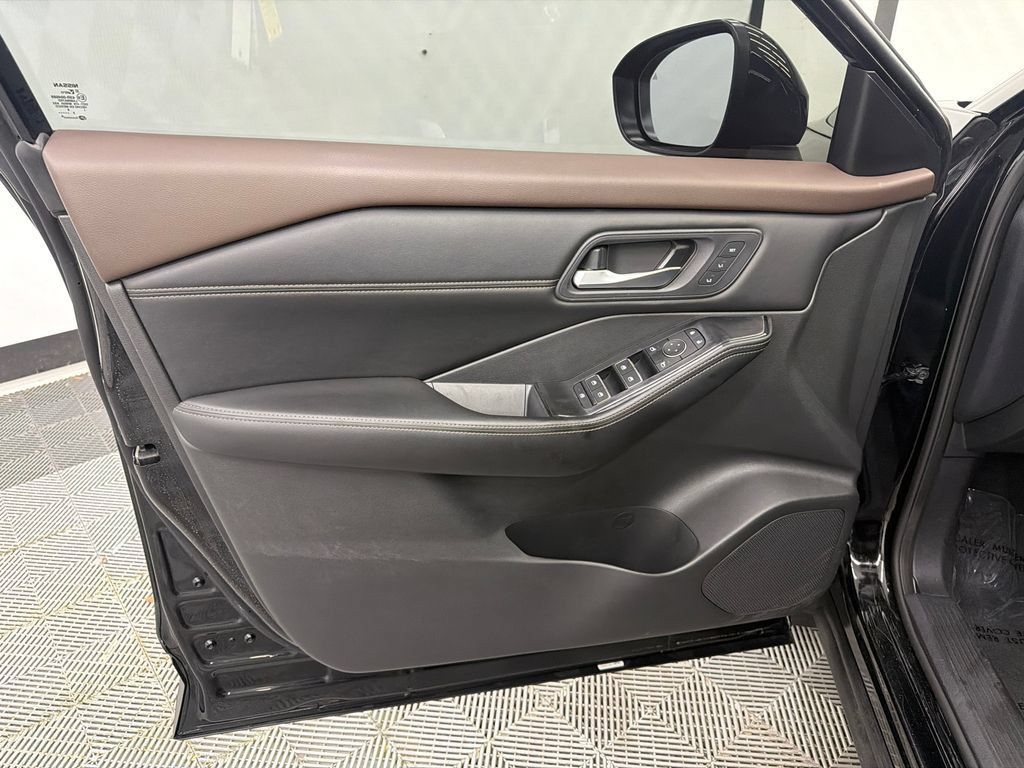 Used 2023 Nissan Rogue SL w/ SL Premium Package FWD image 11