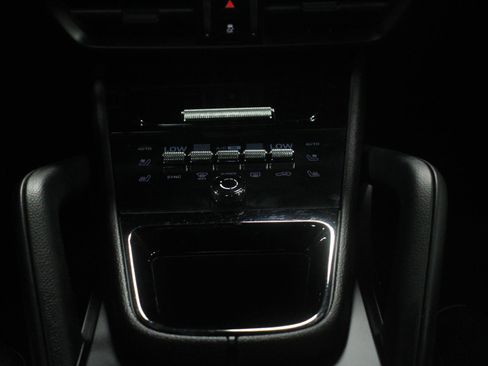 Used 2024 Porsche Cayenne Coupe AWD/4WD image 4