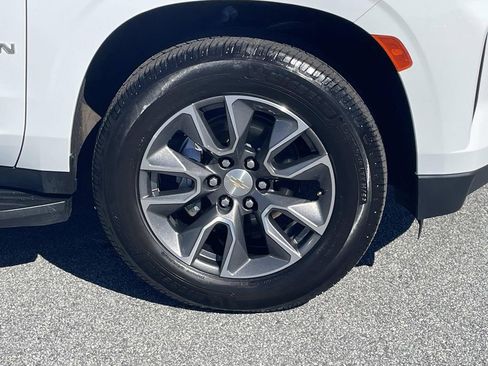 Used 2021 Chevrolet Suburban LT image 10