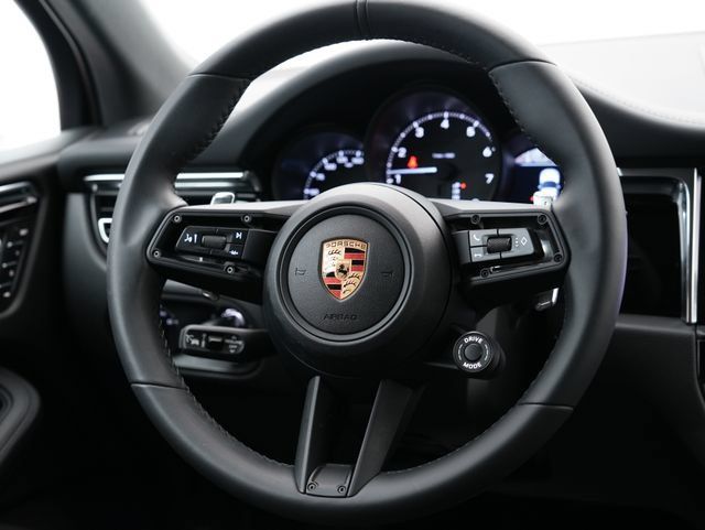 Certified 2026 Porsche Macan AWD/4WD image 16