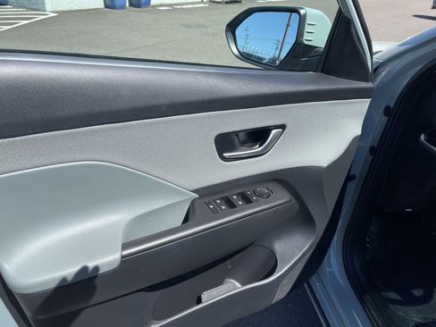 Certified 2024 Hyundai Kona Limited FWD image 18
