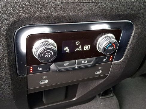 Used 2022 GMC Yukon SLT w/ SLT Luxury Package image 12