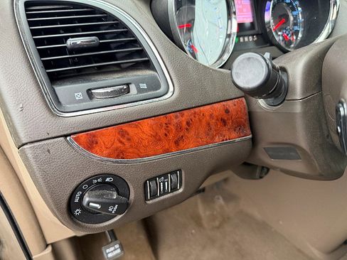 Used 2015 Chrysler Town & Country Touring w/ Driver Convenience Group image 8