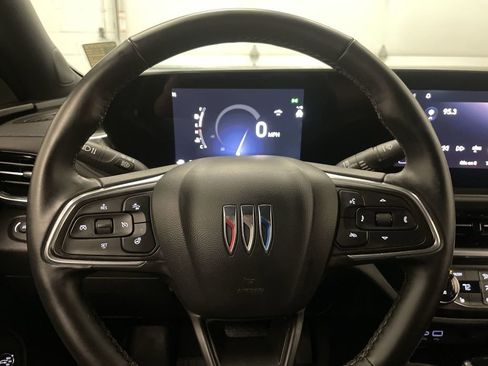 Used 2024 Buick Envista Sport Touring w/ Convenience I Package FWD image 5