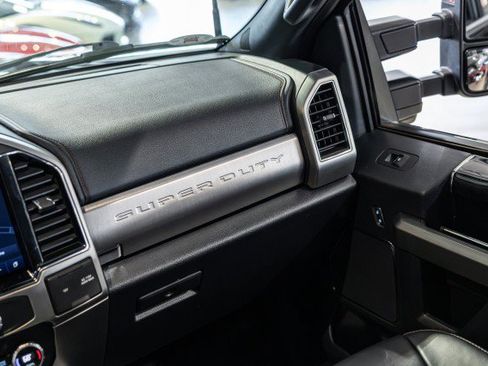 Used 2022 Ford F250 Platinum w/ FX4 Off-Road Package AWD/4WD image 52