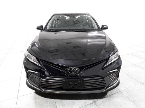 Used 2022 Toyota Camry LE FWD image 3