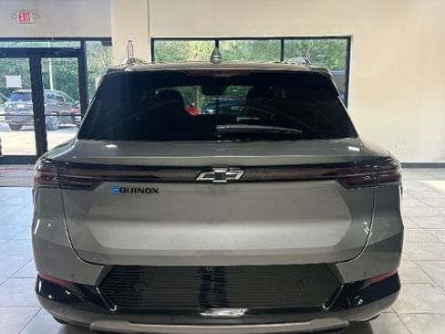 Used 2025 Chevrolet Equinox EV LT w/ Convenience Package FWD image 4