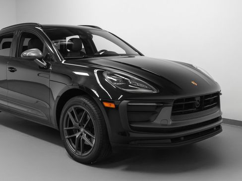Certified 2023 Porsche Macan Turbo AWD/4WD image 9