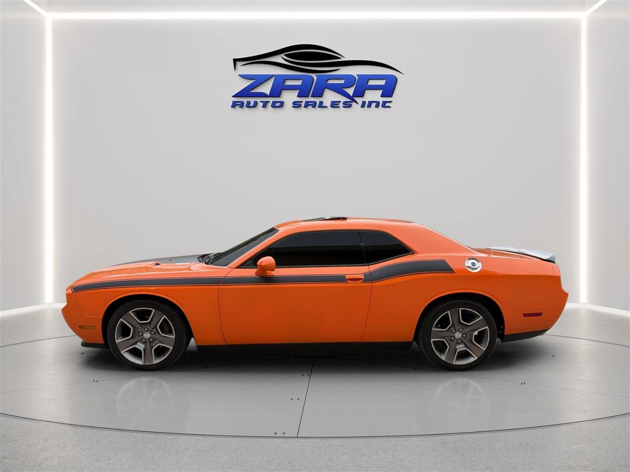 Used 2012 Dodge Challenger R/T RWD image 4