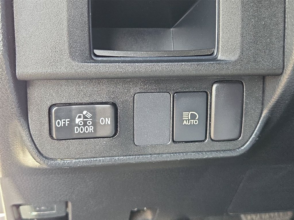 Used 2019 Toyota Tacoma SR5 RWD image 9
