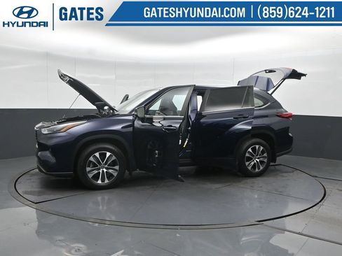 Used 2023 Toyota Highlander XLE image 59