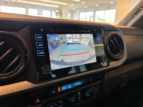 Used 2017 Toyota Tacoma TRD Off-Road w/ Premium & Technology Package AWD/4WD image 20