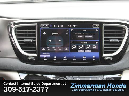 Used 2023 Chrysler Pacifica Touring-L FWD image 17