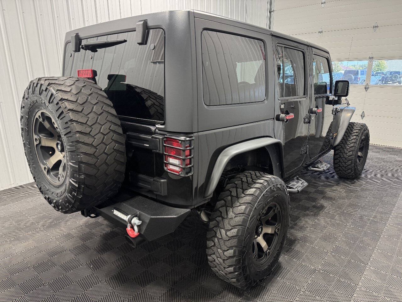 Used 2018 Jeep Wrangler Unlimited Rubicon w/ Connectivity Group AWD/4WD image 3