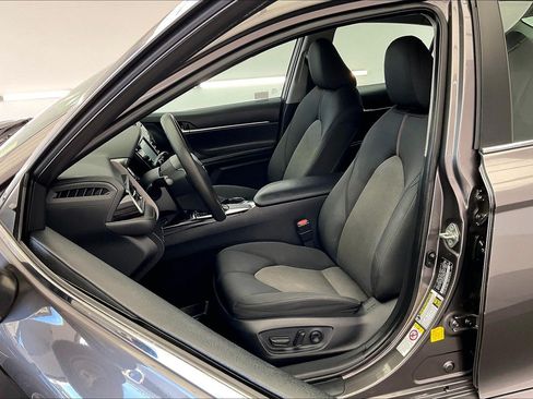 Used 2019 Toyota Camry LE FWD image 13
