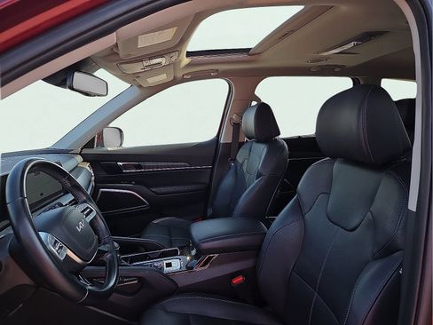 Used 2023 Kia Telluride EX w/ EX Captain's Chair Package FWD image 13
