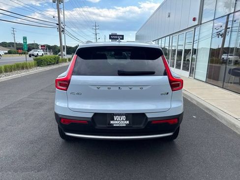 Used 2025 Volvo XC40 B5 Core AWD/4WD image 4