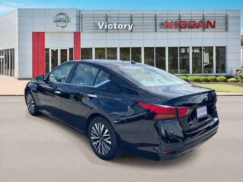 Used 2024 Nissan Altima 2.5 SV FWD image 5
