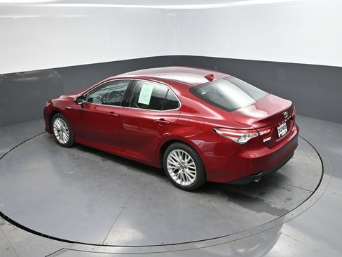 Used 2020 Toyota Camry XLE FWD image 29