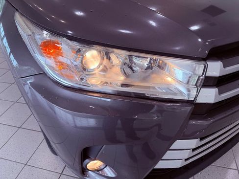 Used 2019 Toyota Highlander XLE FWD image 15