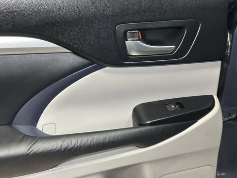 Used 2015 Toyota Highlander XLE image 31