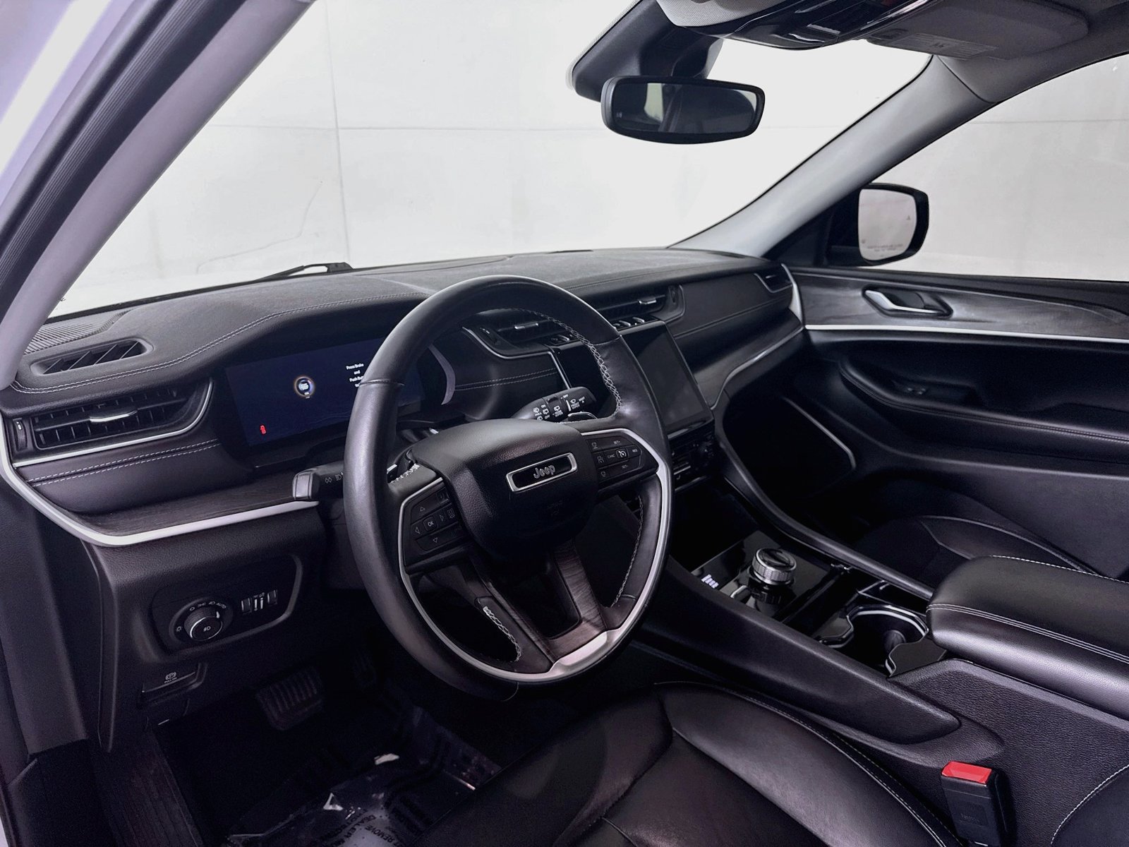 Used 2022 Jeep Grand Cherokee L Limited AWD/4WD image 4
