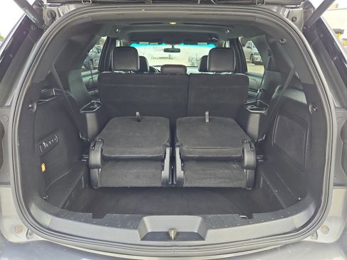 Used 2017 Ford Explorer Limited image 29