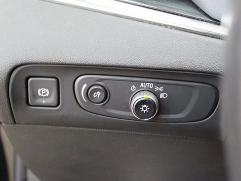 Used 2021 Buick Enclave Essence image 15