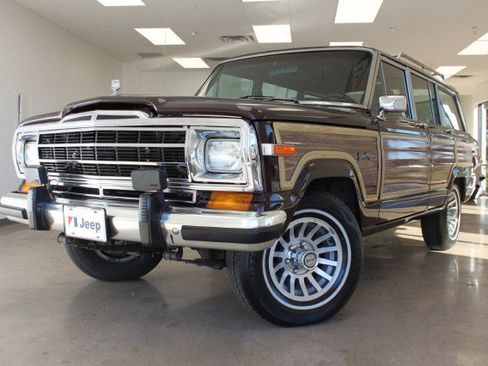 Used 1989 Jeep Grand Wagoneer image 1