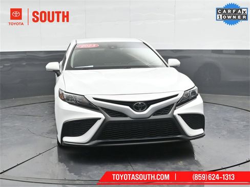 Used 2023 Toyota Camry SE image 5