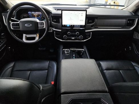 Used 2023 Ford Expedition XLT image 6