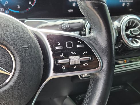 Used 2022 Mercedes-Benz GLB 250 w/ Premium Package Lite image 25