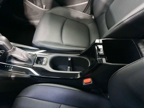 Used 2023 Toyota Corolla Cross XLE image 23