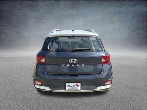 Used 2024 Hyundai Venue Limited FWD image 9