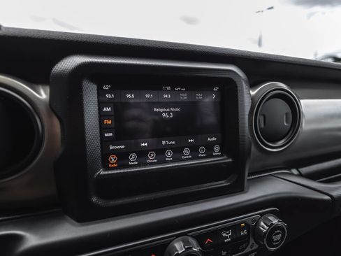 Used 2020 Jeep Gladiator Sport w/ Quick Order Package 24S AWD/4WD image 13