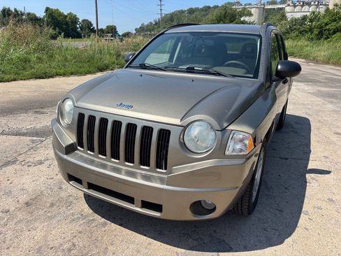 Used 2007 Jeep Compass Sport FWD image 2